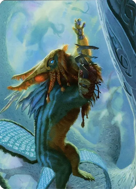 Toski, Bearer of Secrets // Toski, Bearer of Secrets, carte Magic AKHM 52 — extension Kaldheim Art Series